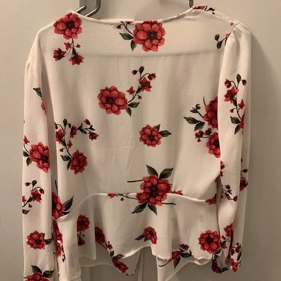 Dynamite wrap top with 3/4 sleeves - Picture 2 of 3